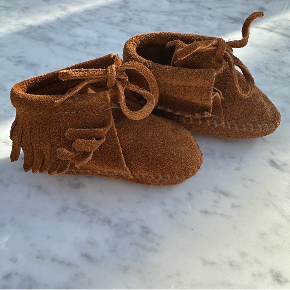 Minnetonka Infant's Fringe Bootie Size 3 Unisex - Picture 4 of 6